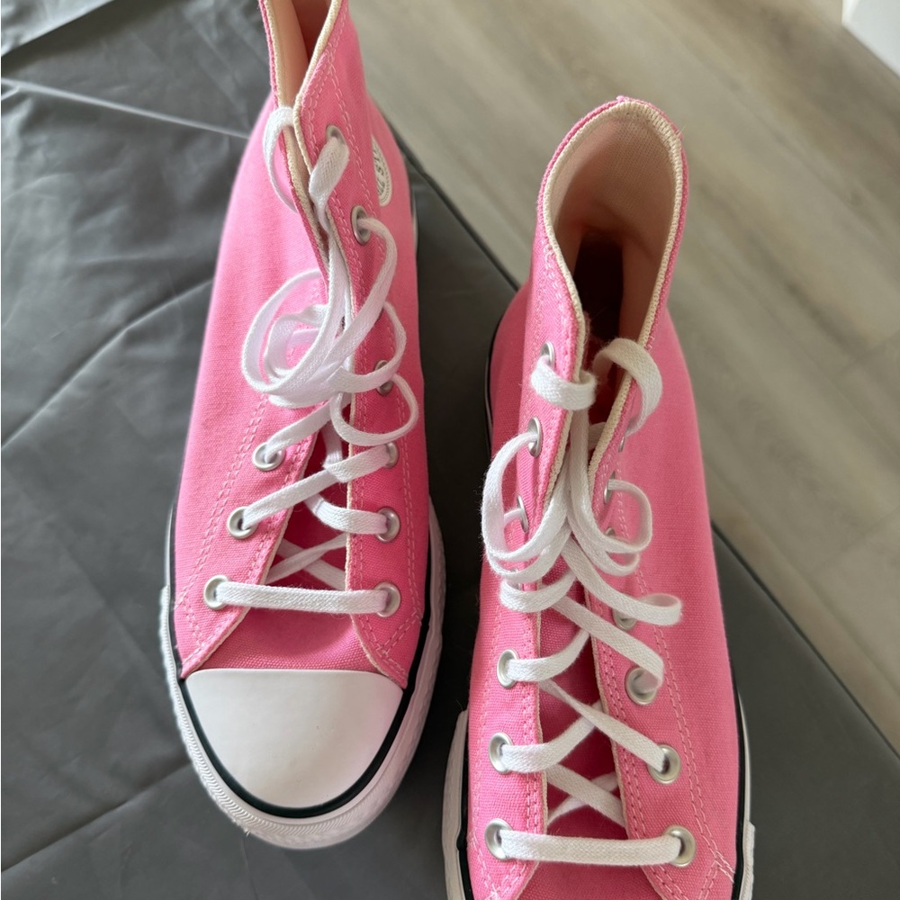Pink High-Top platform converse